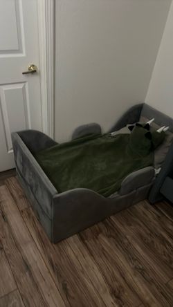 Toddler bed