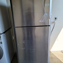 New Frigidaire 21cu Ft Apartment Size Stainless Steel Top Freezer Refrigerator 