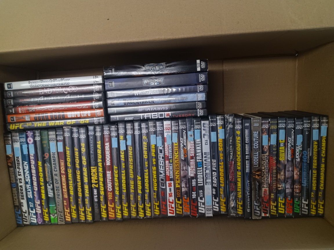 UFC & WWE LOT OF DvDs
