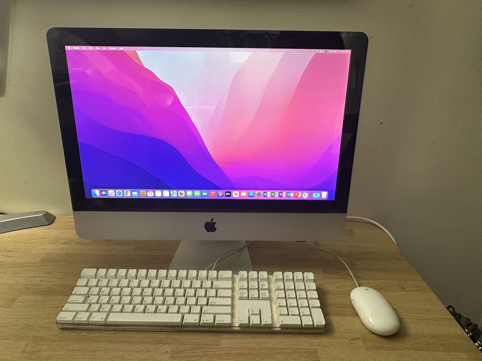 APPLE iMAC 21.5" DESKTOP ALL-IN-ONE SSD 2.5GHZ INTEL i5 QUADCORE CPU w/ OFFICE & ZOOM & FACETIME - MODEL A1311 BOOTS & LOADS FAST with SSD hard drive
