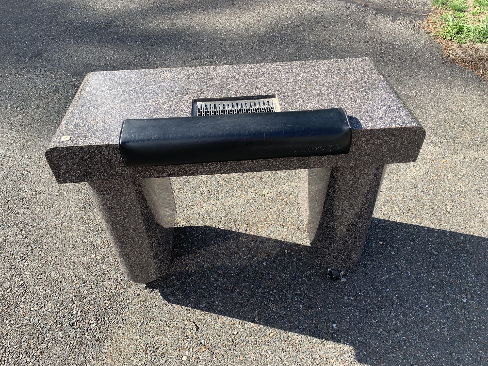 Nail table