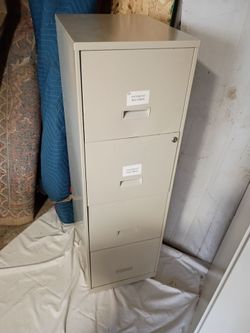 Storage cabinet / fridge