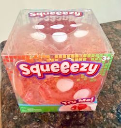 Squeeezy pink Dice
