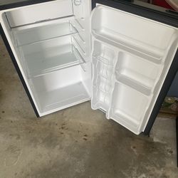 Dorm Refrigerator 
