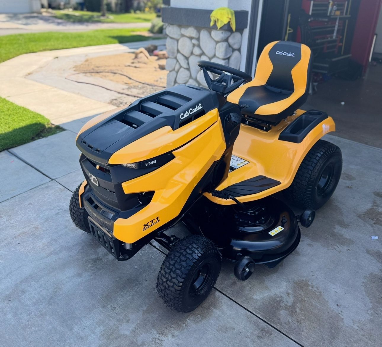 Cub Cadet Riding Mower 46in 22hp NEW