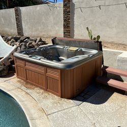 Hot Tub - Sundance Capri