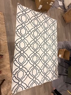 Brand New 6x9 Washable Area Rug – Cream & Navy Geometric Trellis