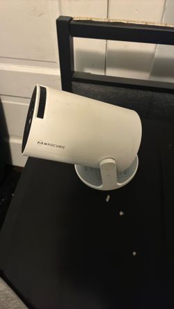 MAGCUBIC PROJECTOR