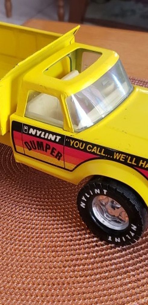 VINTAGE NYLINT DUMP TRUCK