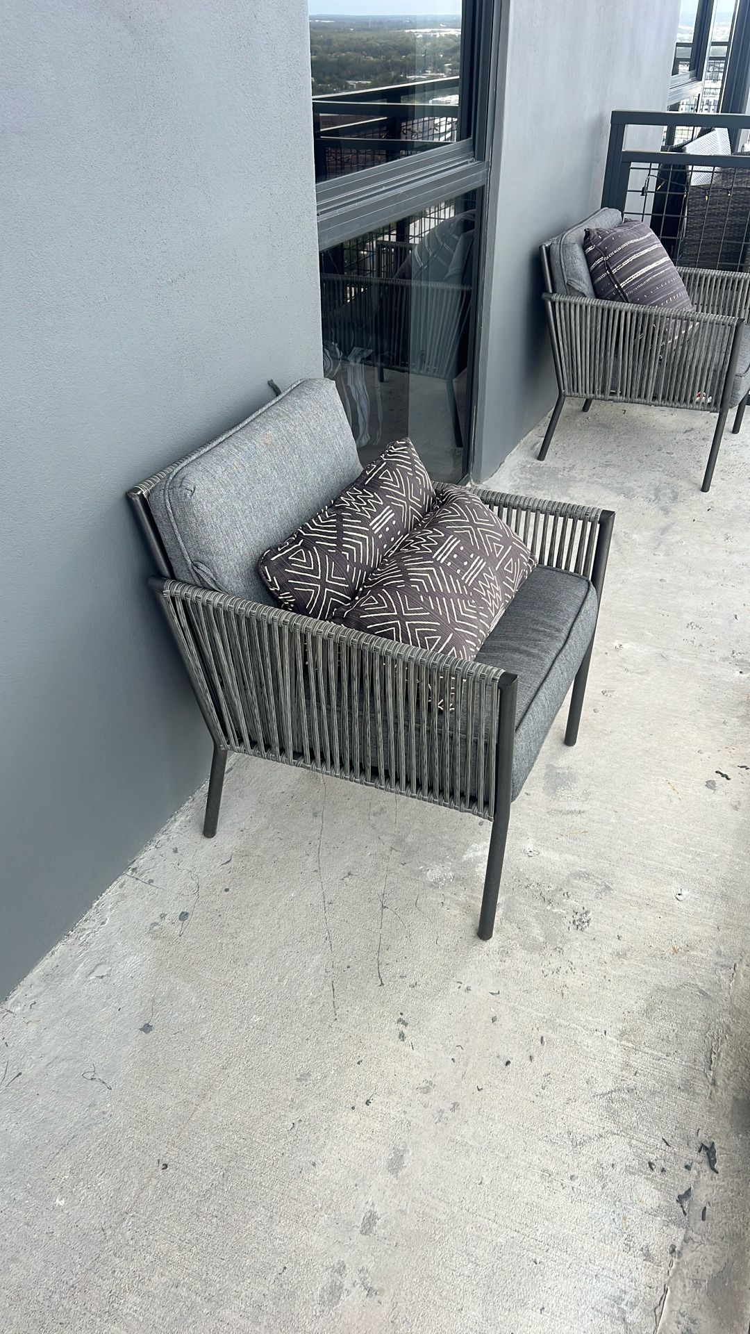 Chairs'