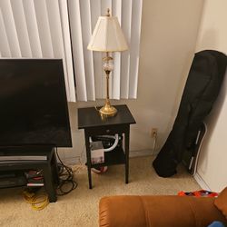 A BEAUTIFUL CHERRY WOOD TABLE WITH LAMP 