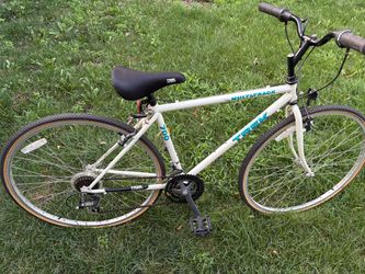 Trek Multi-Track 700 Hybrid Bike