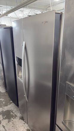 Whirlpool 28.7-cu ft Standard-Depth 36-in Wide Side-by-Side Refrigerator with Ice Maker ,Water and Ice Dispenser (Fingerprint Resistant Stainless Fini