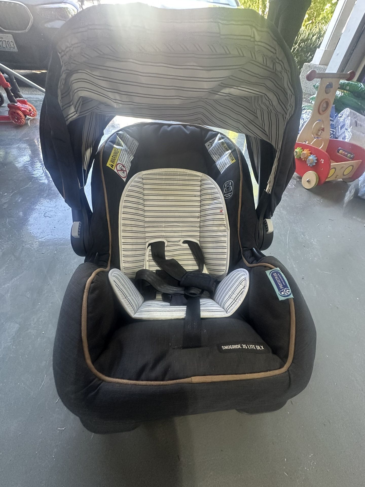 Graco Infant Car Seat With Base