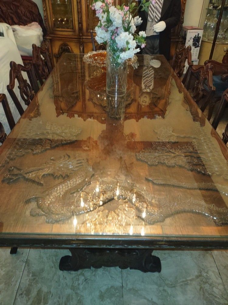 Dining table With 8 Chairs