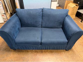 🛋️ loveseat 🛋️ in blue color💰💰