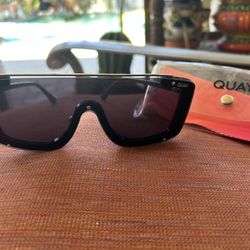 Quay Sunglasses New With Case