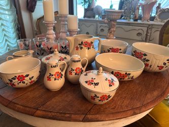 Hall’s Res Poppy Floral Dish Set - 16 pieces.