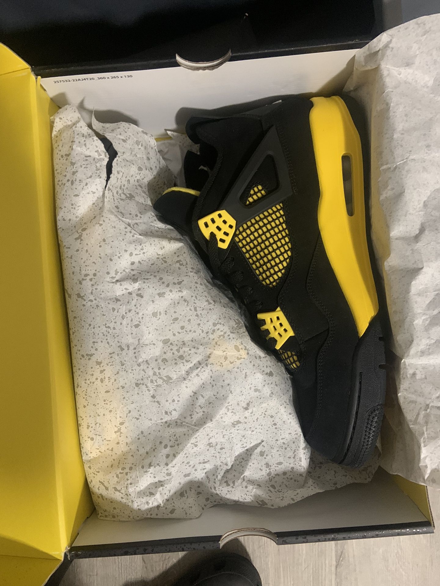 Jordan 4 Retro “Thunder”