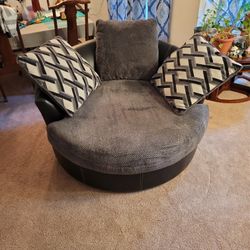 Round Couch Great Condition 