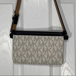 Michael Kors White Shoulder Bag