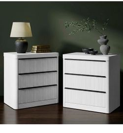 FUSUNBAO Fluted Nightstand Set of 2 with Charging Station,White Oak Vintage Bedside Table,3 Fluted Drawers,Rustic End Table,Power Outlet and USB Ports