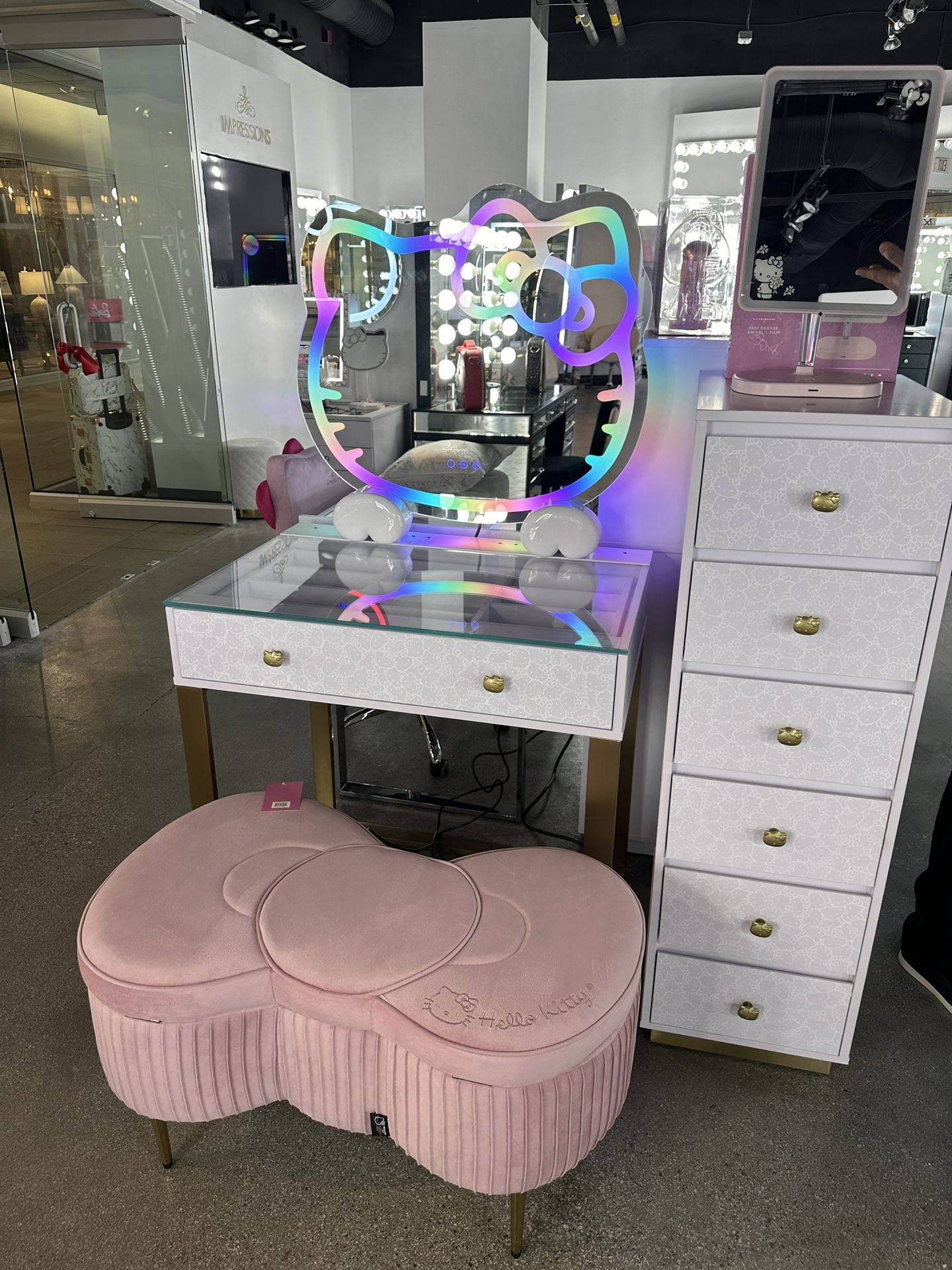 Hello Kitty Mirror w/ Desk