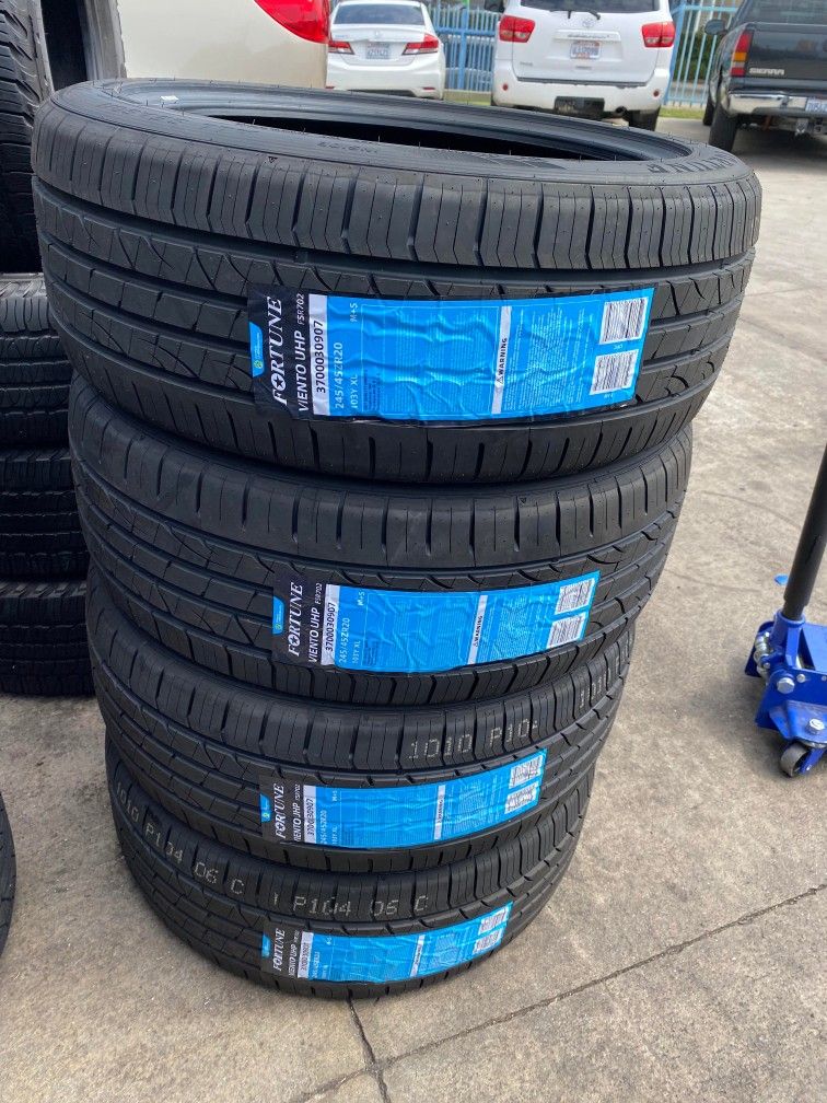 245/45/R20 Fortune Viento UHP Set of New Tires Set de Llantas Nuevas