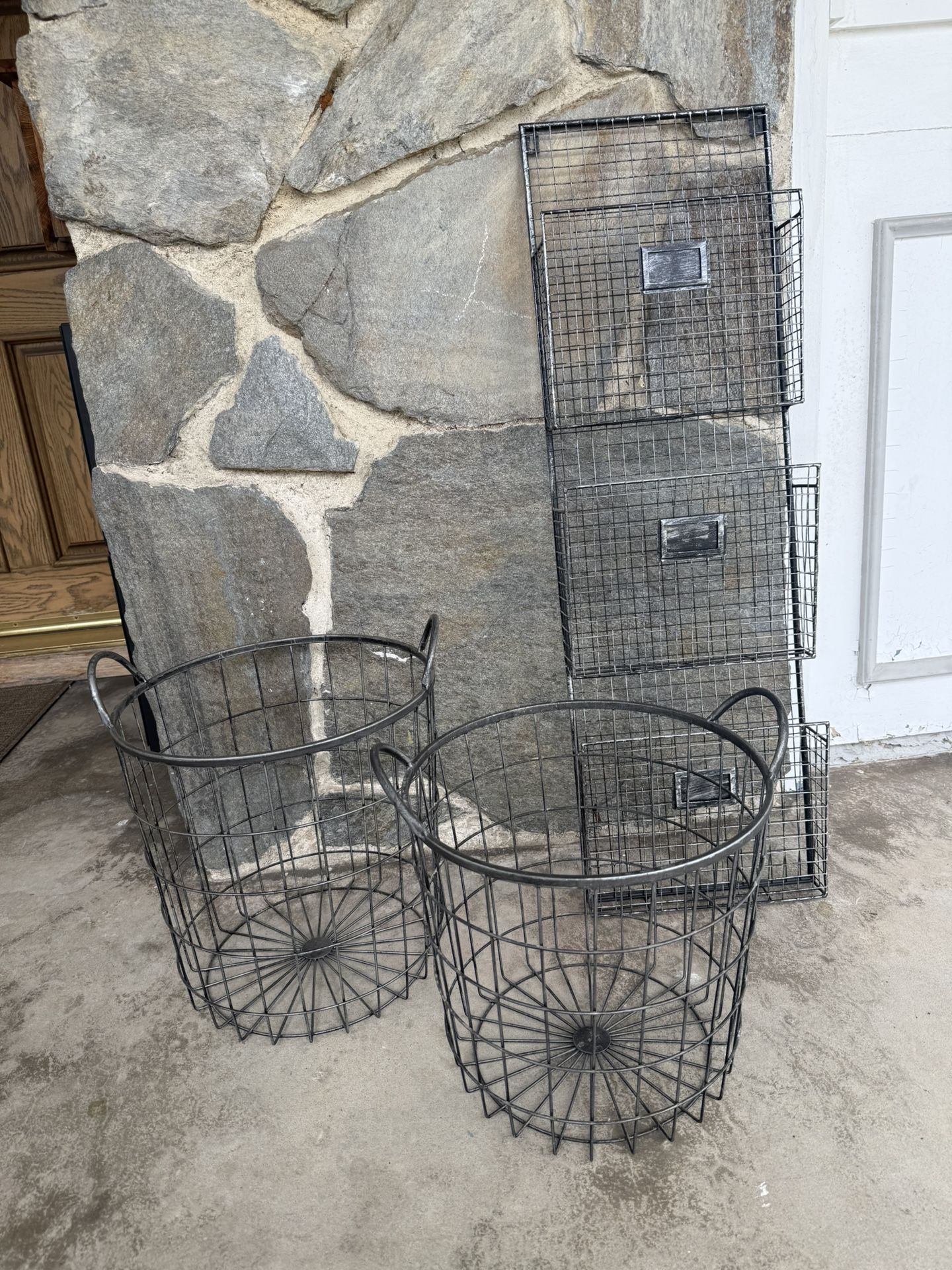 Metal Wire Rack And Baskets