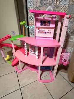 Barbie Dreamhouse w/pool