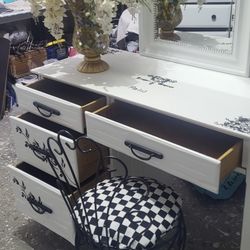 Beautiful Vintage Farmhouse Vanity With Beaded Mirror And Stool, Solid Wood Excellent Condition 