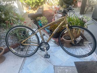 700c, 24 speed all aluminum diamondback hybrid bike