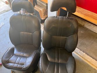2 front car seats leather