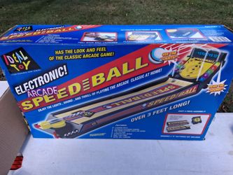 Electronic speedball game