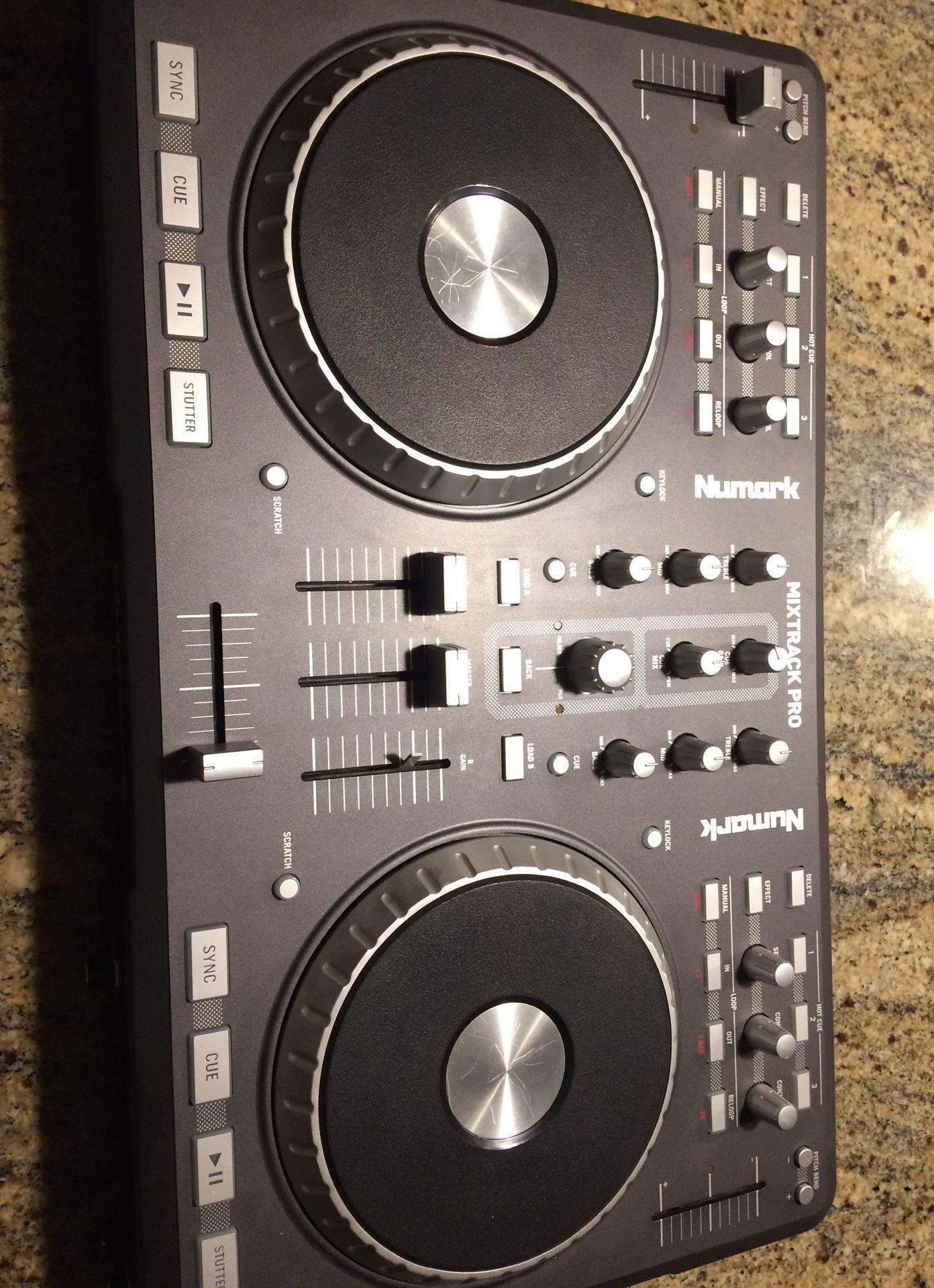 Numark Mixtrack Pro