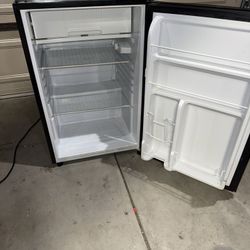 Igloo Mini Fridge