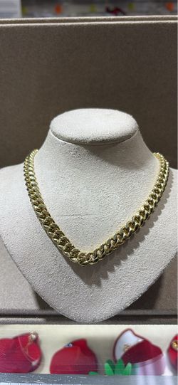 Gold curb chain