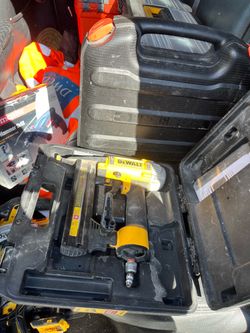 Dewalt pneaumatic 18 gauge 1/4 crown corded stapler