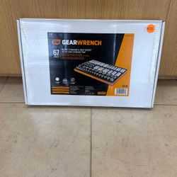 GEAR WRENCH GWMSSKT12MM 1/2” 67 PIECE METRIC STANDARD & DEEP SOCKET SET IN FOAM STORAGE TRAY 