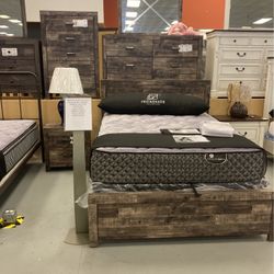 New King Bedroom Group