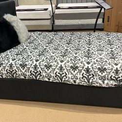 💥Ironton Storage Bedroom Set

💥👈Financing Available Only $10 Down Payment🥳