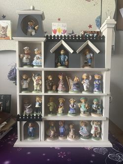 TEDDINGTON HOTEL W/FIGURINES