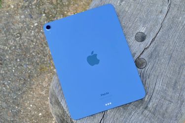 “Apple iPad Air 5 – Sleek, Powerful & Portable – Priced to Sell”