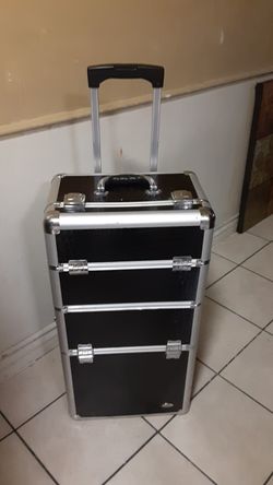 Make up traincase black, used 80$ or best offer thank you🙃!