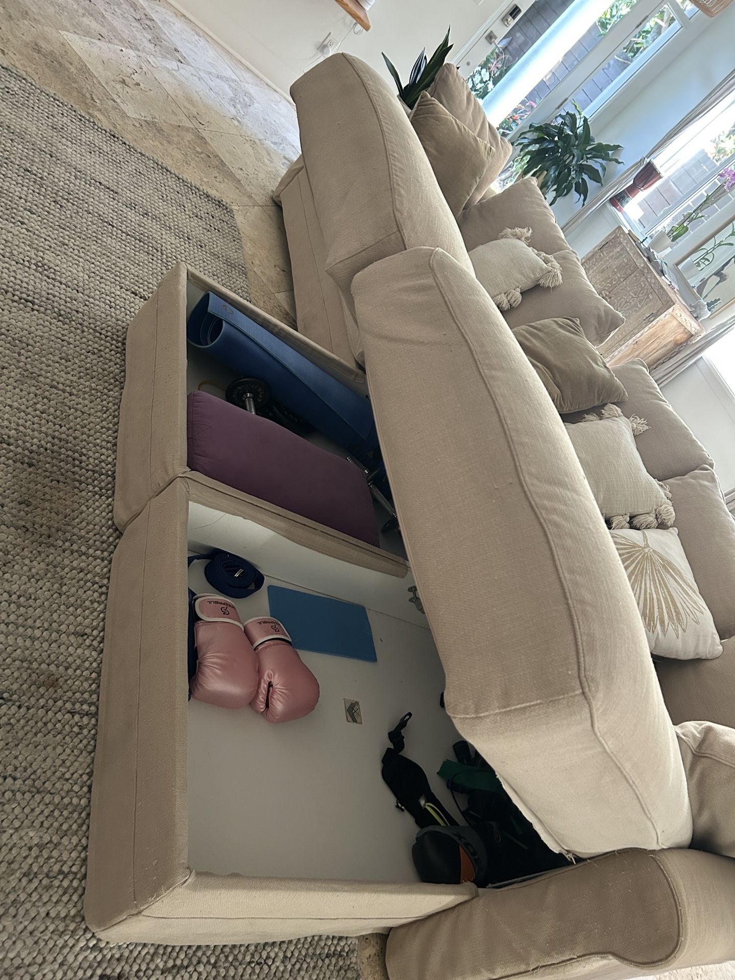 Gran sofa. Large Couch LOVESEAT & Chaise With Storage