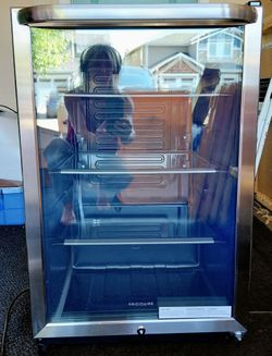 Frigidaire 4.6 Cu. Ft. Beverage Cooler Refrigerator