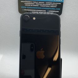 iPhoneSE 2nd Gen 64 GB Unlocked $300