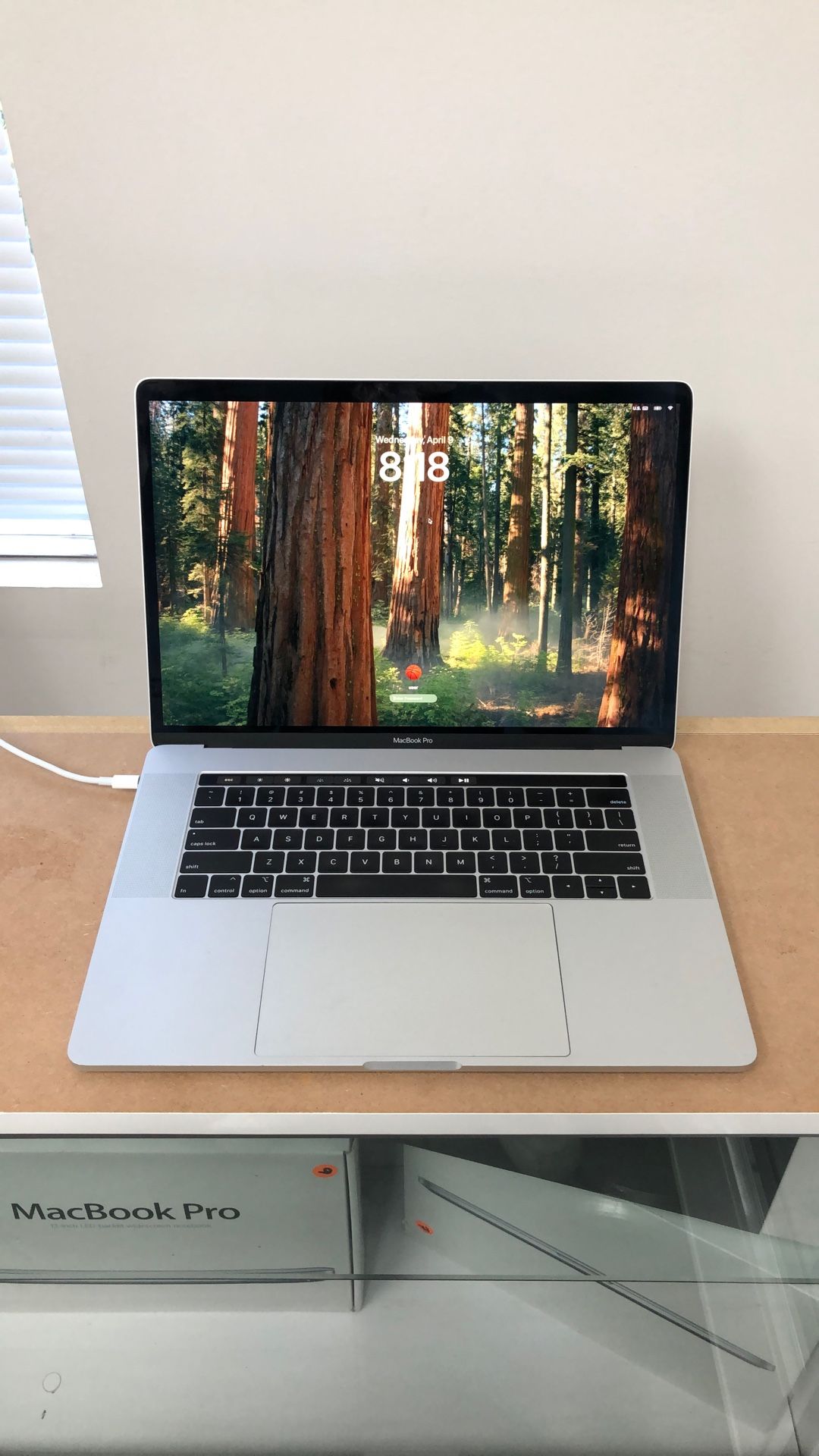 Apple MacBook Pro 2019 Touchbar 15” Laptop i9 9th Gen 16GB RAM 1Tb SSD