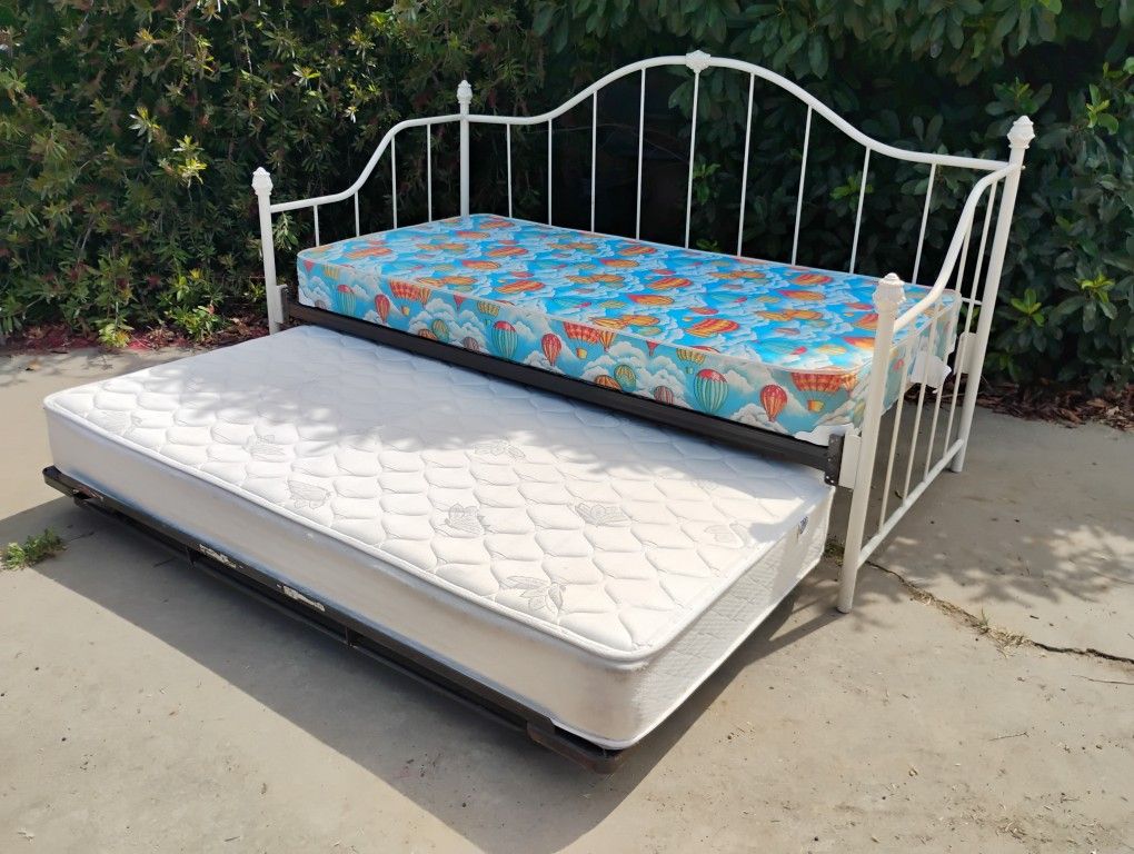 Twin Wrought Iron Trundle Bed