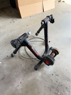 Blackburn Tech Mag 6 indoor bicycle trainer.